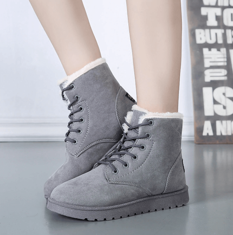 Flauschige Schneestiefel
